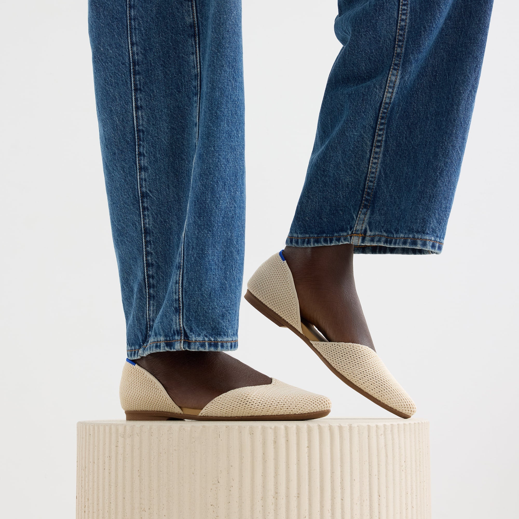 Alternative view of The D'Orsay Point   Conch Raffia Knit